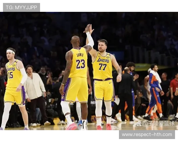 詹姆斯创历史新纪录勇士主场逆转湖人，NBA季后赛战况激烈升级